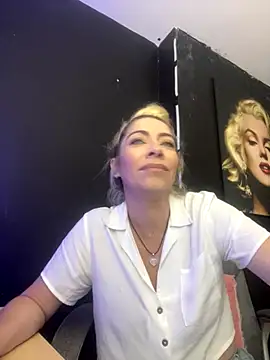 viktoria davis  online show from 12/05/25, 12:21