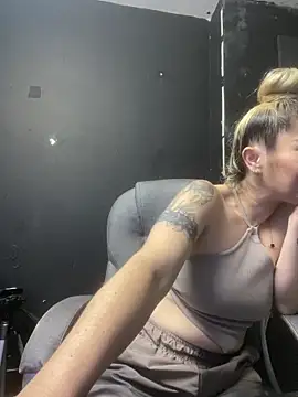 viktoria davis  online show from 04/21/26, 11:44