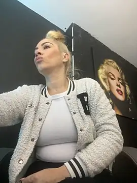 viktoria davis  online show from 10/04/25, 10:55