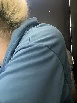 viktoria davis  online show from 12/03/25, 11:36