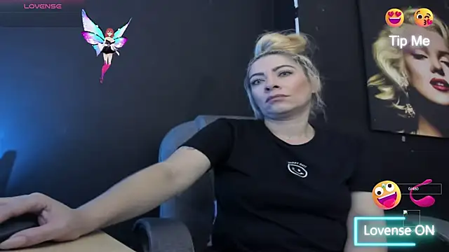 viktoria davis  online show from 11/06/25, 10:58