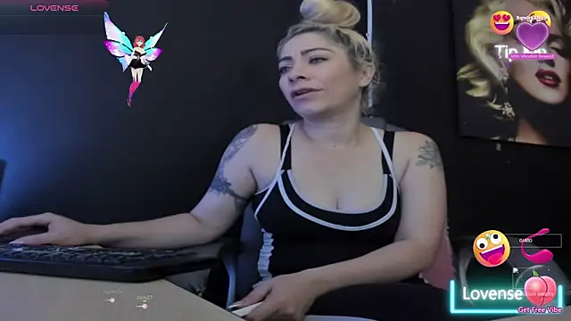 viktoria davis  online show from 11/14/25, 10:35