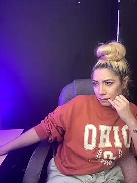 viktoria davis  online show from 11/21/25, 11:48