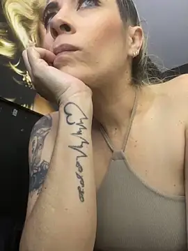 viktoria davis  online show from 09/20/25, 10:04