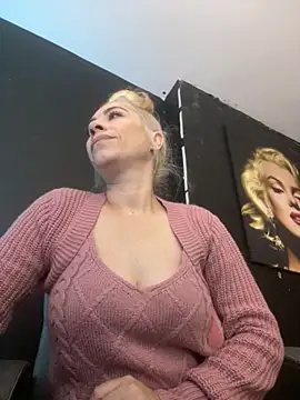 viktoria davis  online show from 10/01/25, 01:11