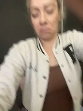 viktoria davis  online show from 11/26/25, 12:43