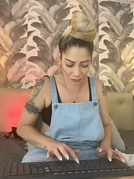 viktoria davis  online show from 04/21/26, 01:42
