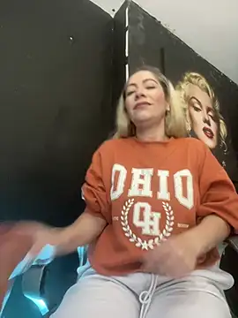 viktoria davis  online show from 03/04/26, 10:17