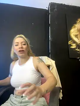 viktoria davis  online show from 11/08/25, 11:41