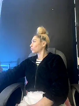 viktoria davis  online show from 11/27/25, 11:16