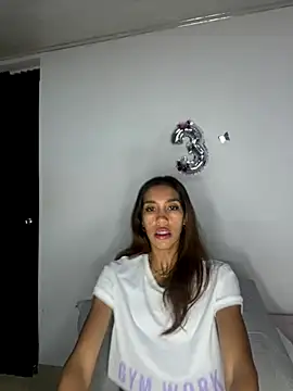 zoe storm online show from 12/17/25, 01:32