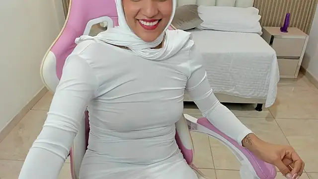 Zulema hamdi online show from 03/18/25, 09:23