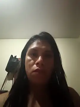 Snapshot of ROSARIOBELLA13 chatting on 05/15/26, 06:33 ROSARIOBELLA13 online show from 05/15/26, 06:33