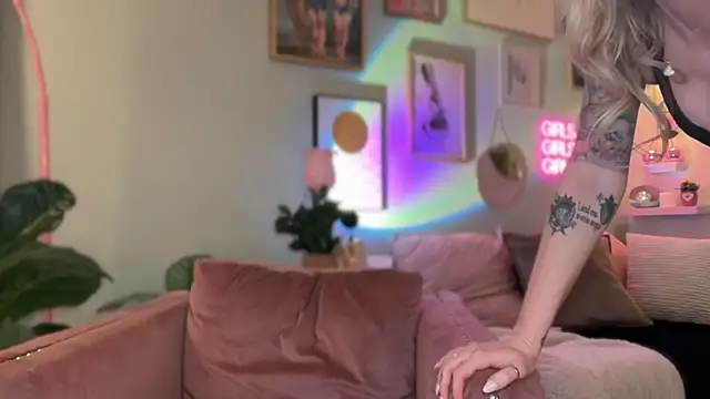 Officiallyonlytams online show from 02/15/26, 12:22