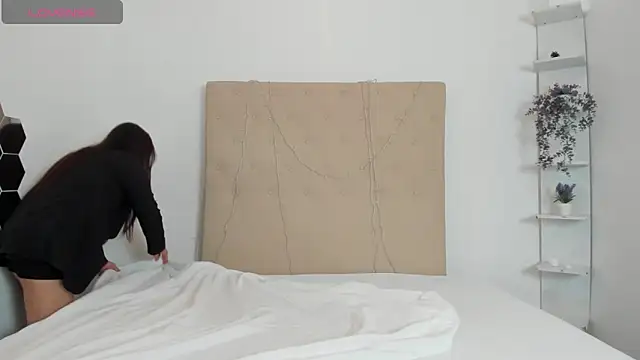 Michelle Jaramillo online show from 02/11/25, 07:27