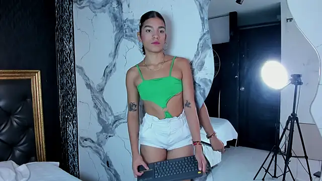 DalayMoore online show from 10/27/25, 04:52