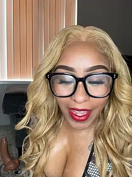 Snapshot of hazelbaby8880 chatting on 02/12/25, 10:04 hazelbaby8880 online show from 02/12/25, 10:04