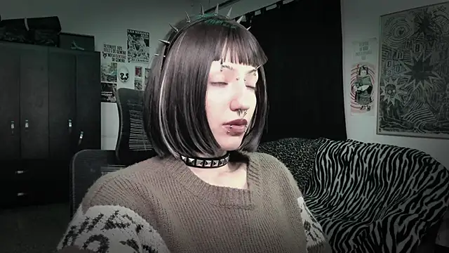 Snapshot of roxy_toxic chatting on 06/04/26, 12:48 roxy toxic online show from 06/04/26, 12:48