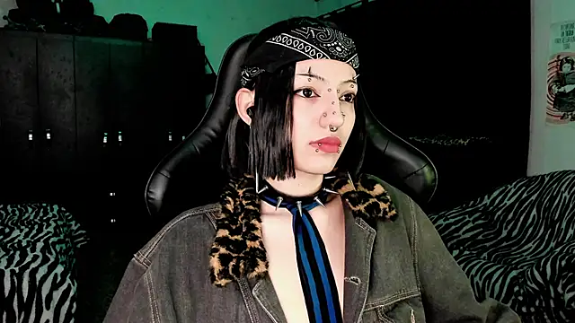 roxy toxic online show from 12/19/25, 02:04