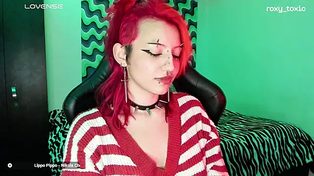 Snapshot of roxy_toxic chatting on 03/05/25, 12:16 roxy toxic online show from 03/05/25, 12:16