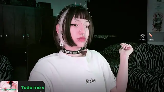 Snapshot of roxy_toxic chatting on 04/21/26, 11:55 roxy toxic online show from 04/21/26, 11:55