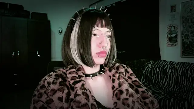 Snapshot of roxy_toxic chatting on 05/14/26, 12:18 roxy toxic online show from 05/14/26, 12:18