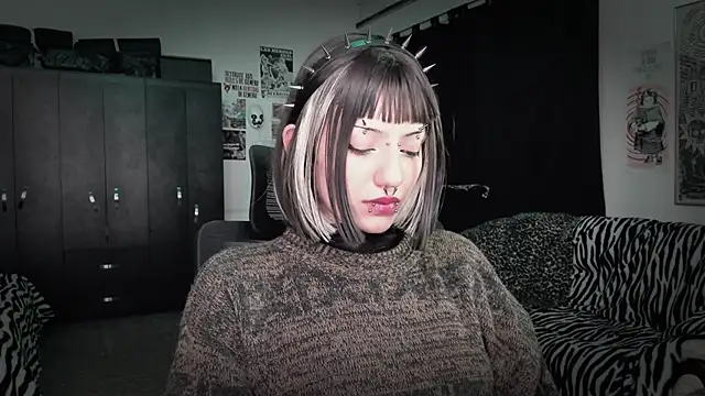 Snapshot of roxy_toxic chatting on 06/10/26, 12:34 roxy toxic online show from 06/10/26, 12:34