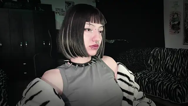 Snapshot of roxy_toxic chatting on 05/28/26, 01:35 roxy toxic online show from 05/28/26, 01:35