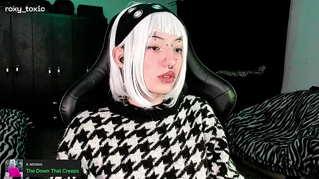 roxy toxic online show from 11/19/25, 02:00