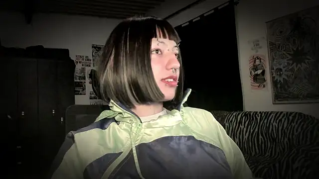 Snapshot of roxy_toxic chatting on 07/30/26, 12:43 roxy toxic online show from 07/30/26, 12:43