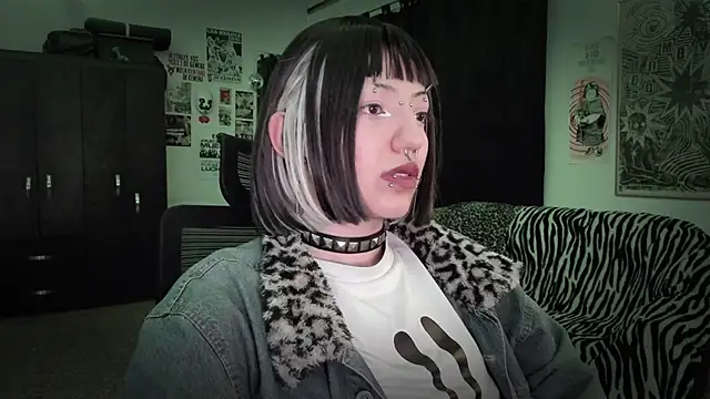 Snapshot of roxy_toxic chatting on 06/18/26, 12:53 roxy toxic online show from 06/18/26, 12:53