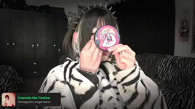 Snapshot of roxy_toxic chatting on 07/08/26, 12:46 roxy toxic online show from 07/08/26, 12:46