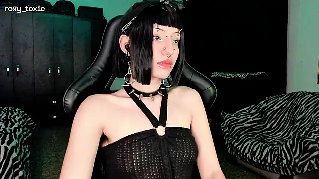roxy toxic online show from 11/18/25, 12:37