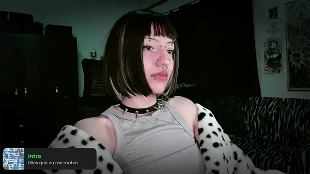 Snapshot of roxy_toxic chatting on 05/15/26, 10:52 roxy toxic online show from 05/15/26, 10:52