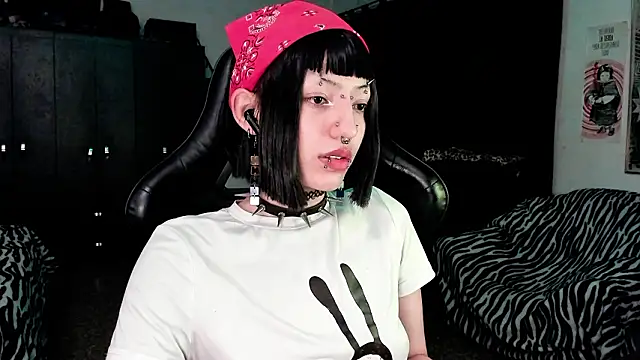 Snapshot of roxy_toxic chatting on 01/16/26, 12:25 roxy toxic online show from 01/16/26, 12:25