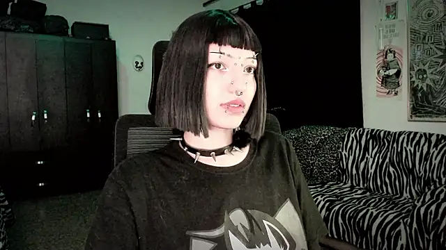 Snapshot of roxy_toxic chatting on 02/24/26, 12:55 roxy toxic online show from 02/24/26, 12:55