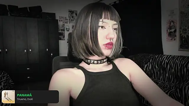 Snapshot of roxy_toxic chatting on 06/04/26, 10:58 roxy toxic online show from 06/04/26, 10:58