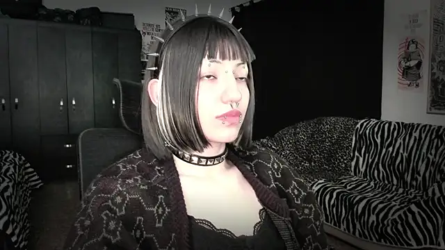 Snapshot of roxy_toxic chatting on 07/01/26, 12:33 roxy toxic online show from 07/01/26, 12:33