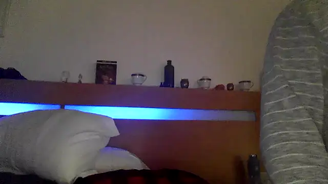 Snapshot of yourcourage1 chatting on 10/14/25, 02:34 yourcourage1 online show from 10/14/25, 02:34