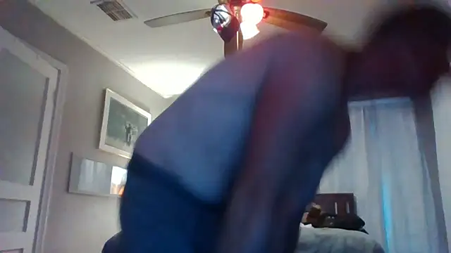 Snapshot of biggzee6 chatting on 05/17/26, 12:27 biggzee6 online show from 05/17/26, 12:27