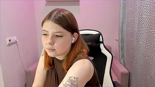 sophie mooreee online show from 11/19/25, 06:19