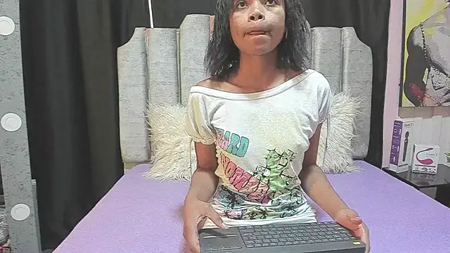 Snapshot of Gletty_noa chatting on 11/17/25, 04:22 Gletty noa online show from 11/17/25, 04:22