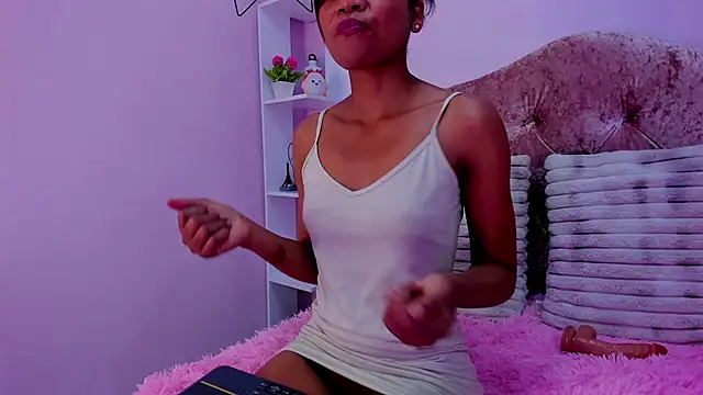 Snapshot of Gletty_noa chatting on 10/28/25, 07:35 Gletty noa online show from 10/28/25, 07:35