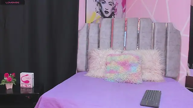 Snapshot of Gletty_noa chatting on 12/18/25, 07:18 Gletty noa online show from 12/18/25, 07:18