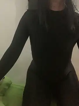 Snapshot of sofia_esclava chatting on 10/28/25, 03:44 sofia esclava online show from 10/28/25, 03:44