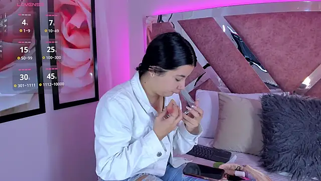 ValeriaOrtega online show from 10/06/25, 11:44