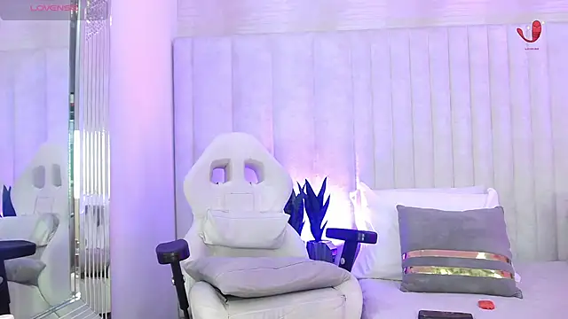 Snapshot of im_helina chatting on 02/08/26, 12:14 im helina online show from 02/08/26, 12:14