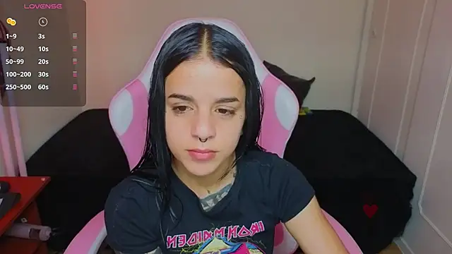 Nicole Foxx  online show from 06/02/26, 07:36