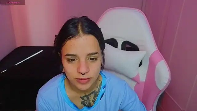 Nicole Foxx  online show from 06/04/26, 07:29