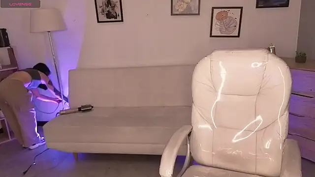 Nicole Foxx  online show from 04/02/26, 05:30